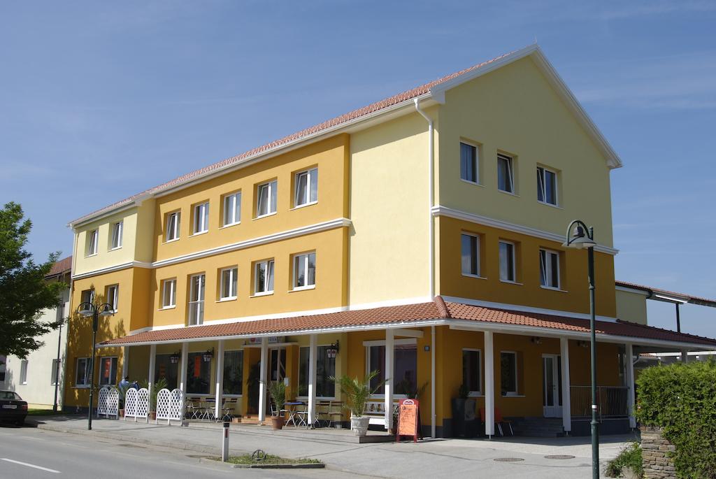 Hotel Treffpunkt Sankt Stefan im Gailtal Ngoại thất bức ảnh